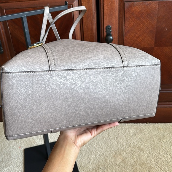 Tory Burch Perry Triple Compartment Grey and orange with Removable Logo. - Picture 8 of 11